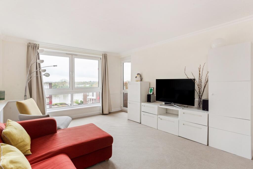 2 bed Apartment for rent in Fulham. From Hamptons Sales - Parsons Green & Fulham