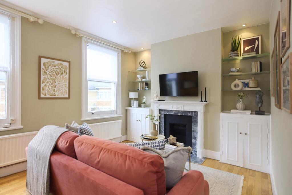 2 bed 1st Floor Flat for rent in Fulham. From Hamptons Sales - Parsons Green & Fulham