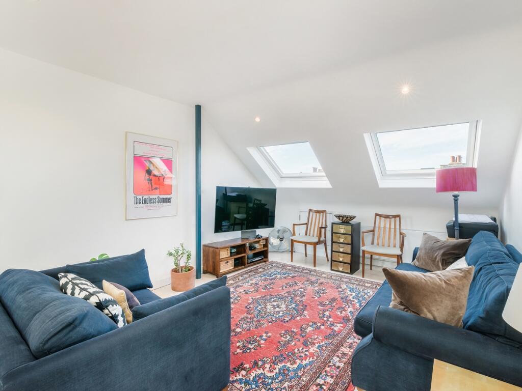 1 bed 1st Floor Flat for rent in Fulham. From Hamptons Sales - Parsons Green & Fulham