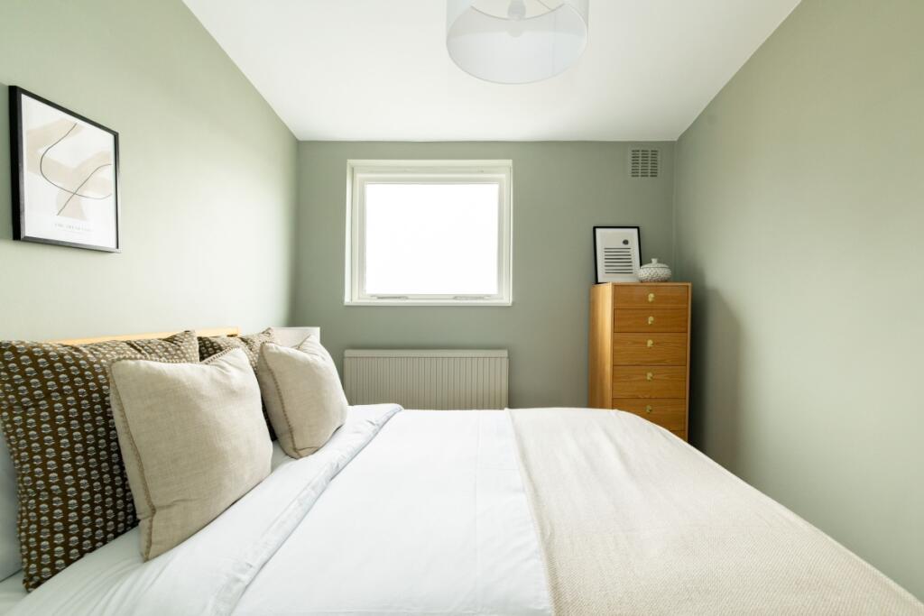 4 bed 1st Floor Flat for rent in Kensington. From Hamptons Sales - Parsons Green & Fulham