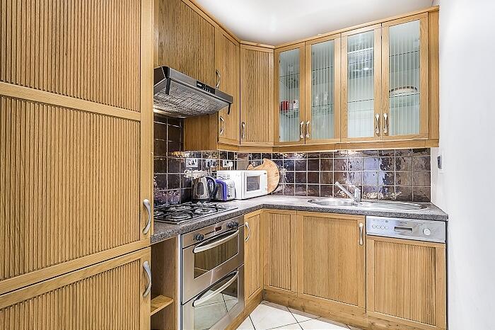 2 bed Apartment for rent in Fulham. From Hamptons Sales - Parsons Green & Fulham