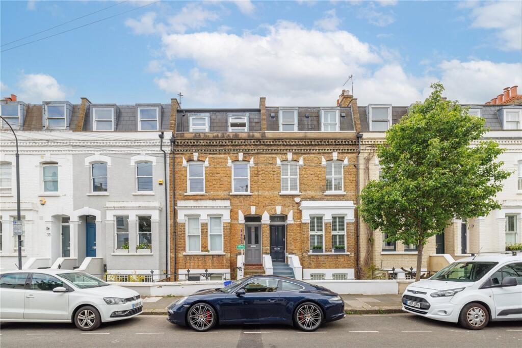 2 bed 1st Floor Flat for rent in Fulham. From Hamptons Sales - Parsons Green & Fulham 2 bed 1st Floor Flat for rent in Fulham. From Hamptons Sales - Parsons Green & Fulham