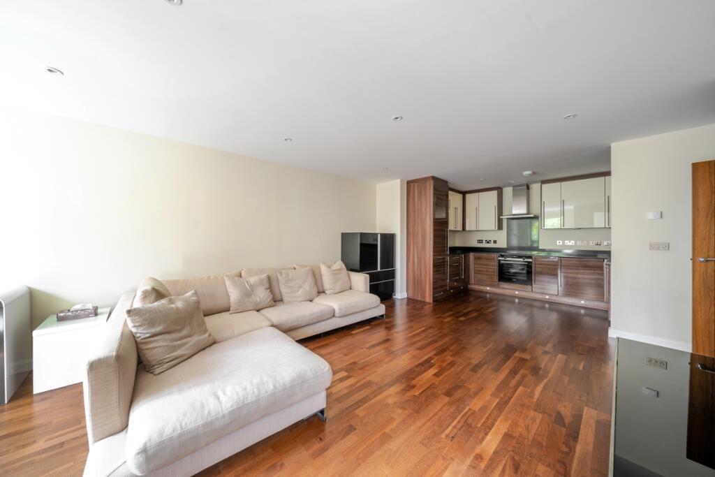 2 bed Apartment for rent in Fulham. From Hamptons Sales - Parsons Green & Fulham