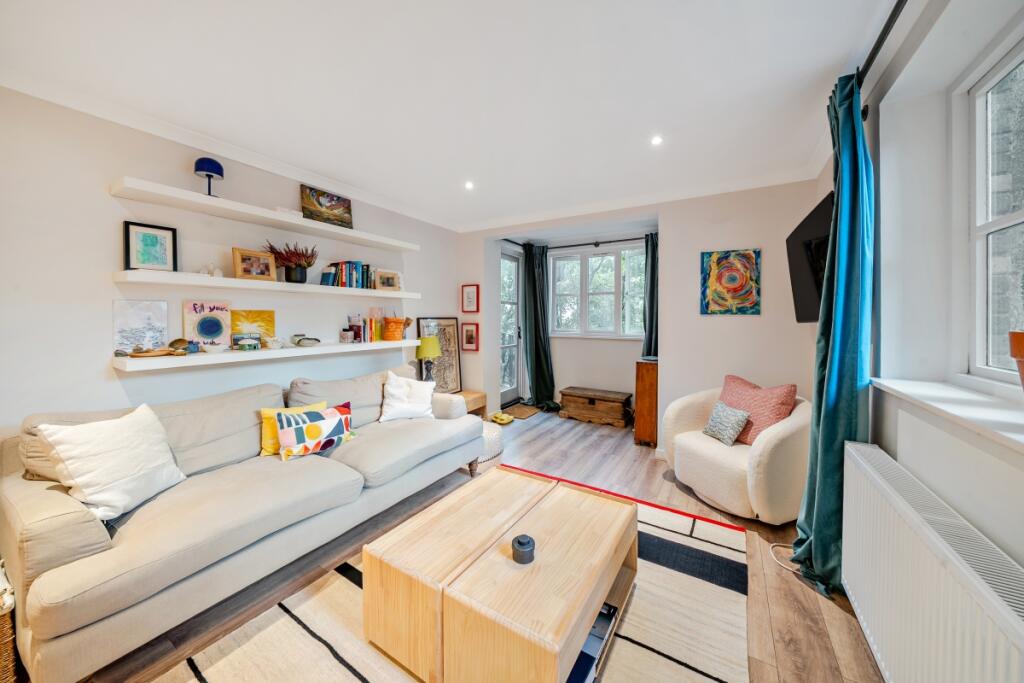 2 bed 1st Floor Flat for rent in Fulham. From Hamptons Sales - Parsons Green & Fulham