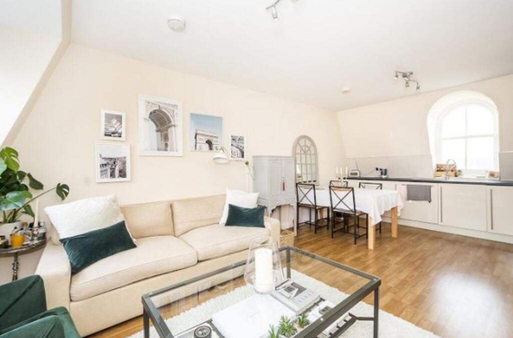 1 bed 1st Floor Flat for rent in Fulham. From Hamptons Sales - Parsons Green & Fulham 1 bed 1st Floor Flat for rent in Fulham. From Hamptons Sales - Parsons Green & Fulham