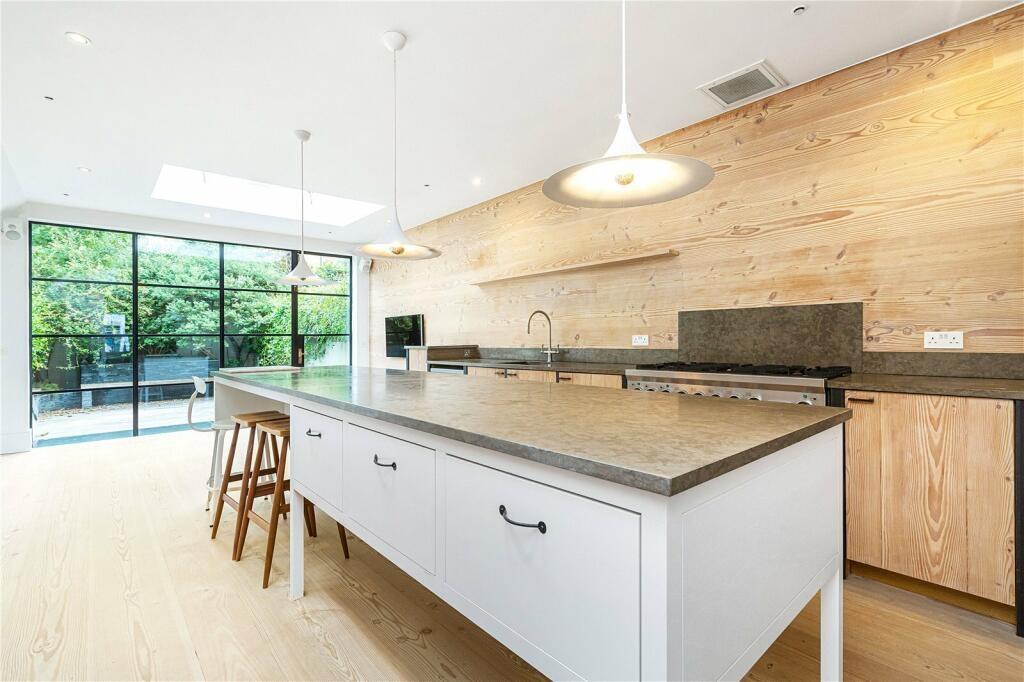 5 bed Mid Terraced House for rent in Fulham. From Hamptons Sales - Parsons Green & Fulham