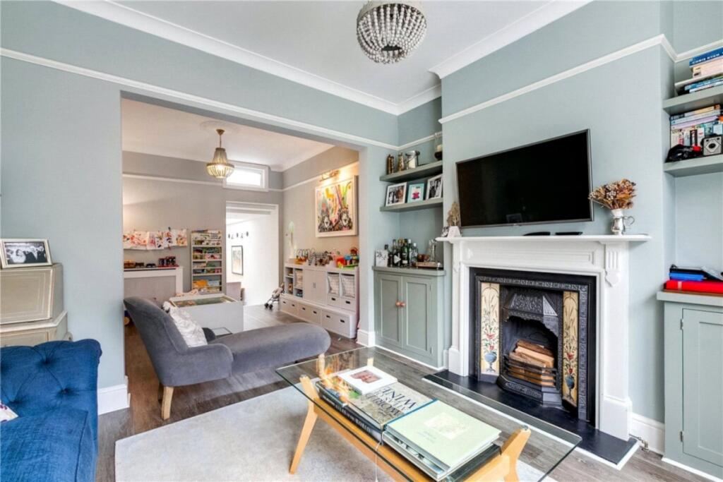 4 bed Mid Terraced House for rent in Hammersmith. From Hamptons Sales - Parsons Green & Fulham