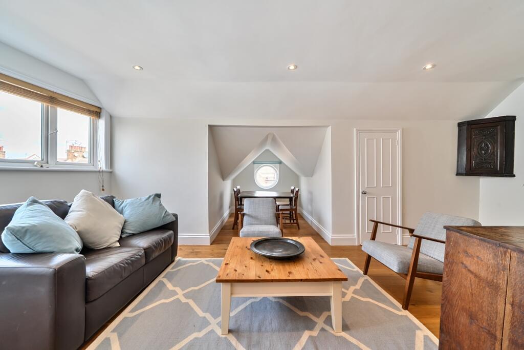 1 bed 1st Floor Flat for rent in Fulham. From Hamptons Sales - Parsons Green & Fulham