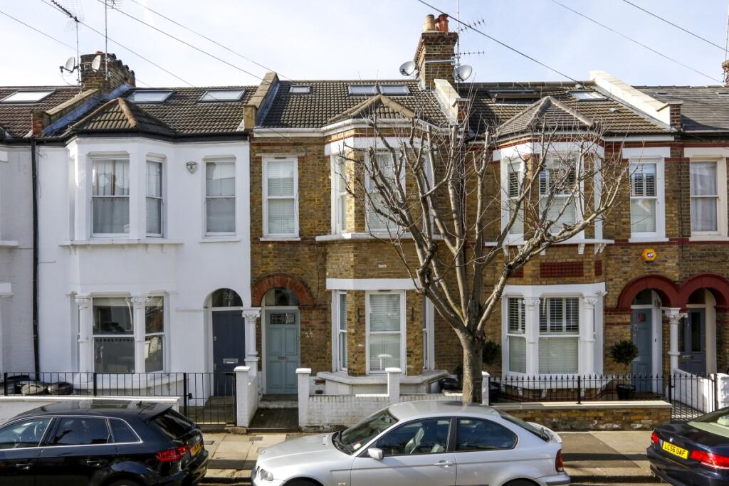 3 bed 1st Floor Flat for rent in Putney. From Hamptons - Putney