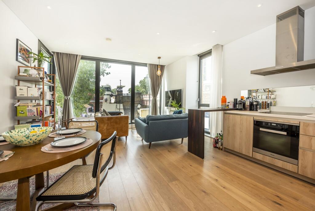 2 bed 1st Floor Flat for rent in Putney. From Hamptons - Putney