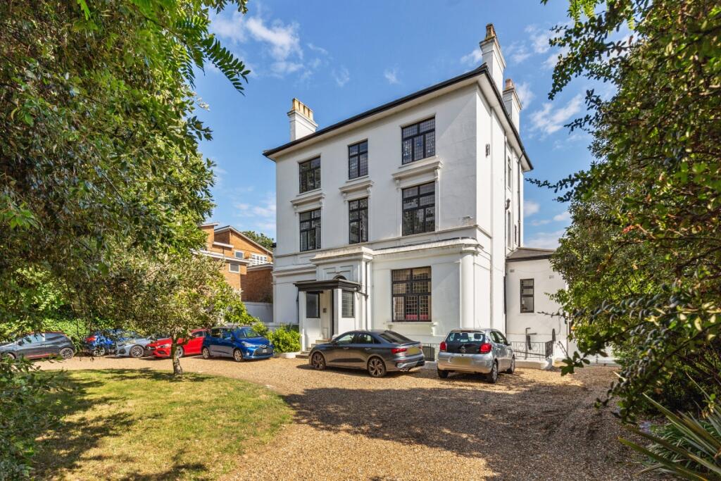 3 bed 1st Floor Flat for rent in Putney. From Hamptons - Putney