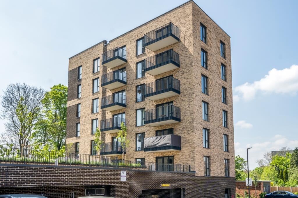 2 bed Flat for rent in . From Hamptons International Sales - Rickmansworth