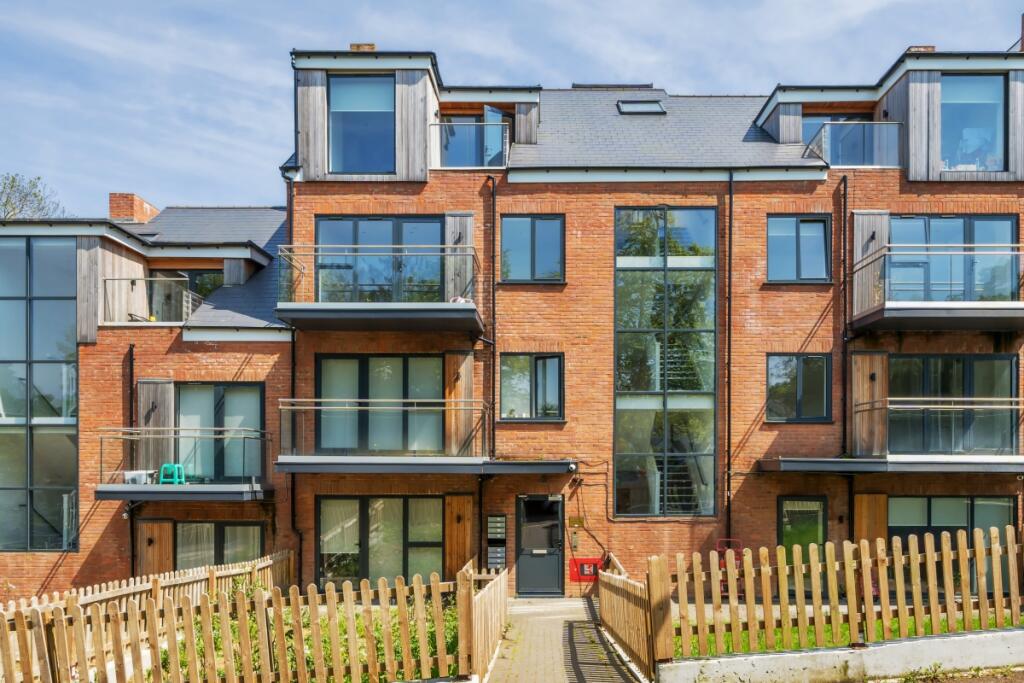 3 bed Apartment for rent in Bushey. From Hamptons International Sales - Rickmansworth