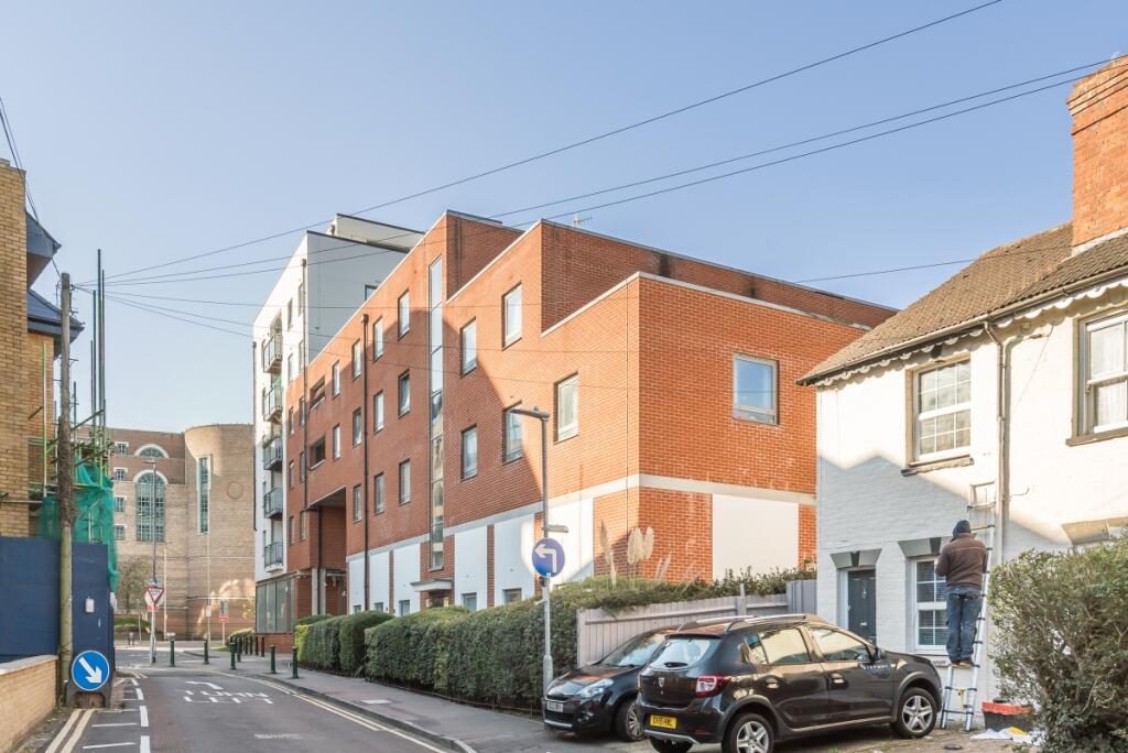 2 bed Apartment for rent in Watford. From Hamptons Sales - Rickmansworth