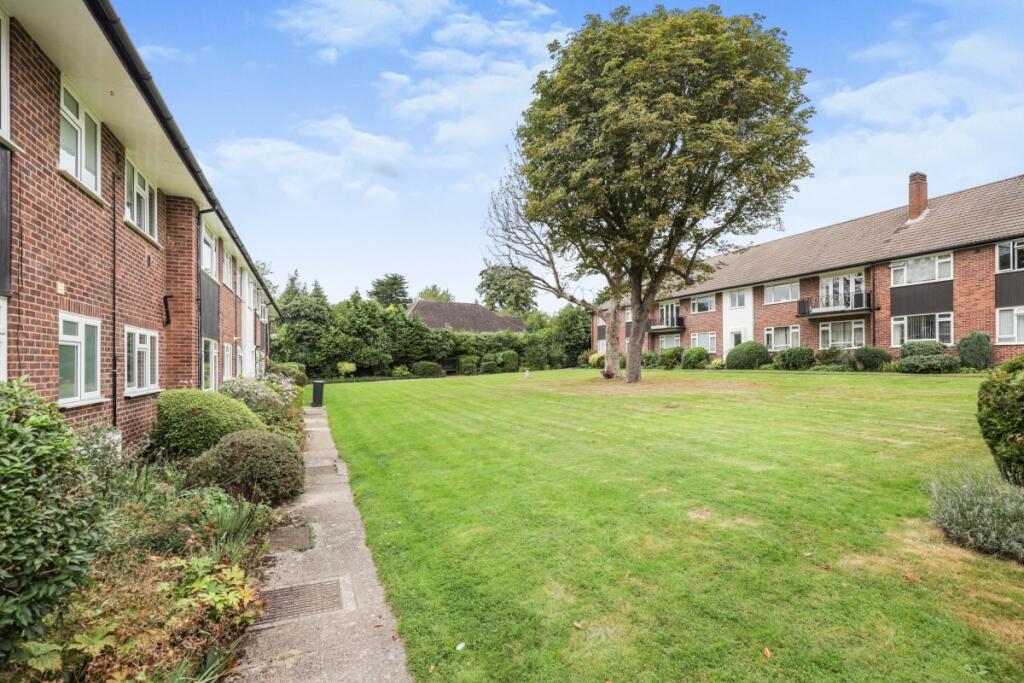 3 bed 1st Floor Flat for rent in Watford. From Hamptons Sales - Rickmansworth 3 bed 1st Floor Flat for rent in Watford. From Hamptons Sales - Rickmansworth