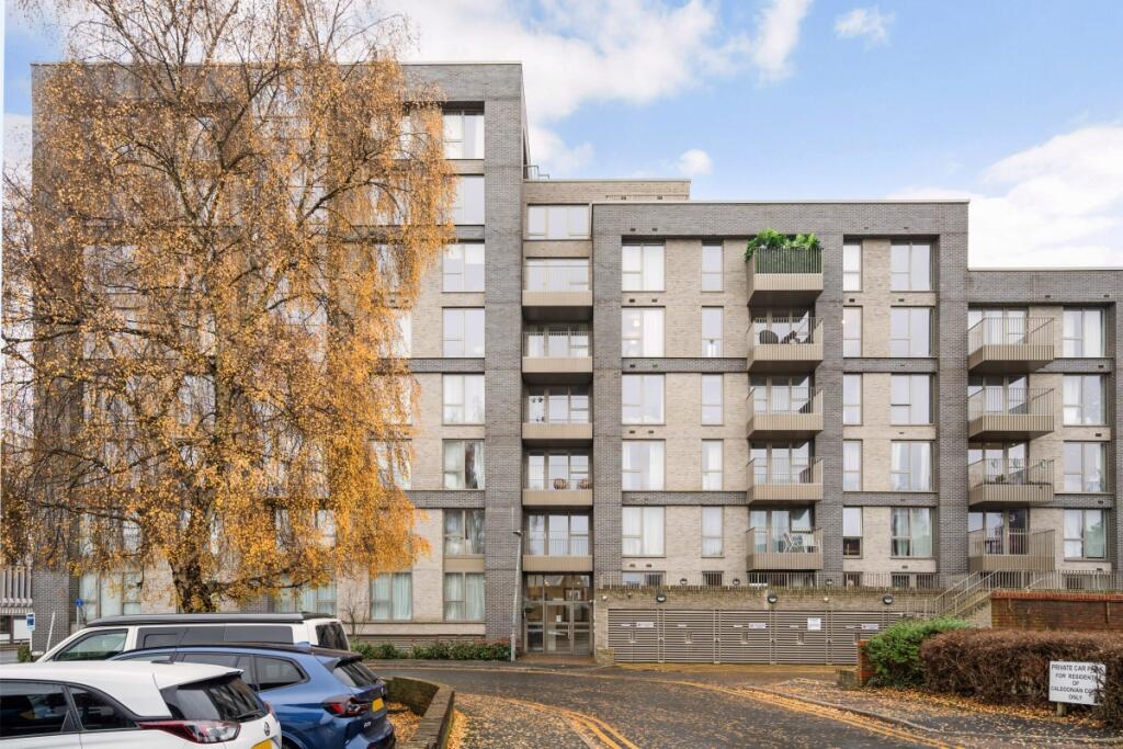 1 bed 1st Floor Flat for rent in Watford. From Hamptons Sales - Rickmansworth 1 bed 1st Floor Flat for rent in Watford. From Hamptons Sales - Rickmansworth