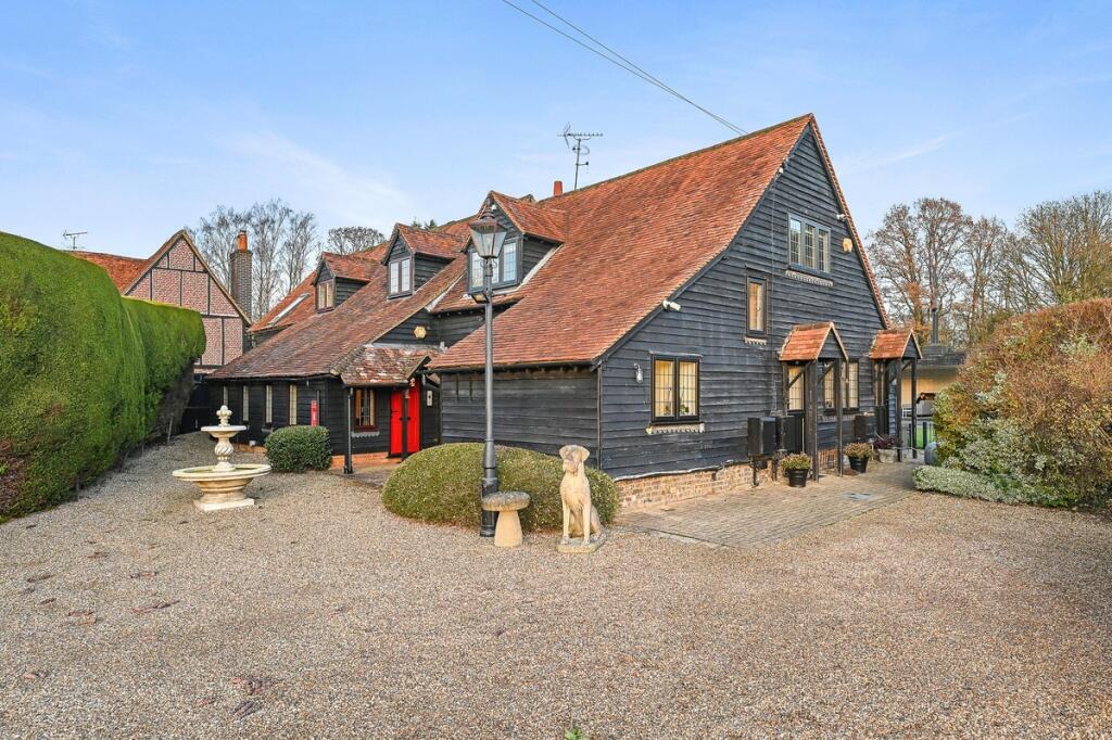 5 bed Barn for rent in Chandler's Cross. From Hamptons Sales - Rickmansworth 5 bed Barn for rent in Chandler's Cross. From Hamptons Sales - Rickmansworth