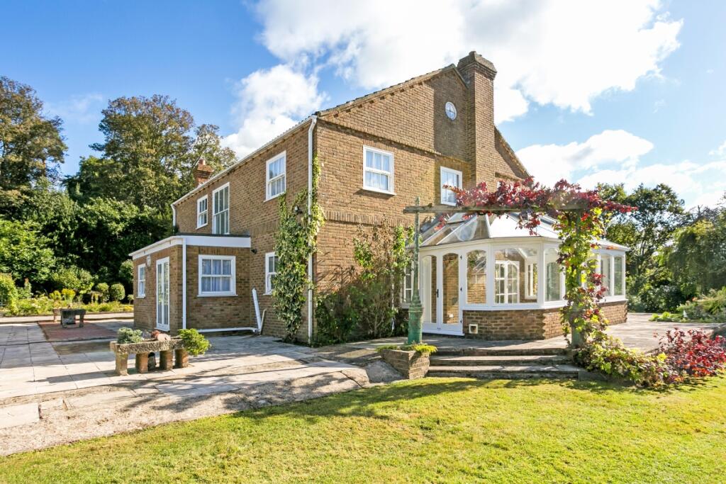 5 bed Detached for rent in Chorleywood. From Hamptons Sales - Rickmansworth 5 bed Detached for rent in Chorleywood. From Hamptons Sales - Rickmansworth
