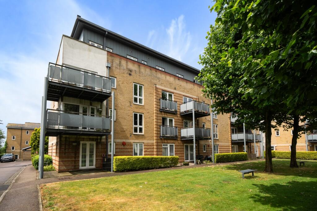 2 bed 1st Floor Flat for rent in Watford. From Hamptons Sales - Rickmansworth 2 bed 1st Floor Flat for rent in Watford. From Hamptons Sales - Rickmansworth