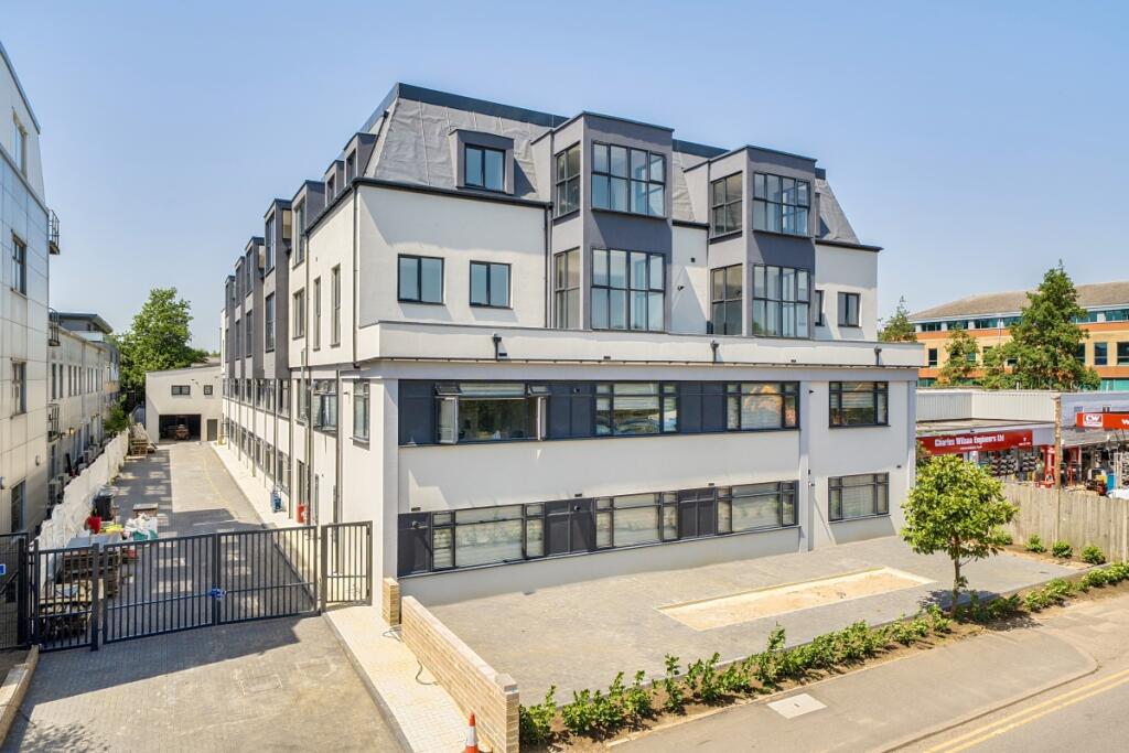 2 bed 1st Floor Flat for rent in Borehamwood. From Hamptons Sales - Rickmansworth 2 bed 1st Floor Flat for rent in Borehamwood. From Hamptons Sales - Rickmansworth