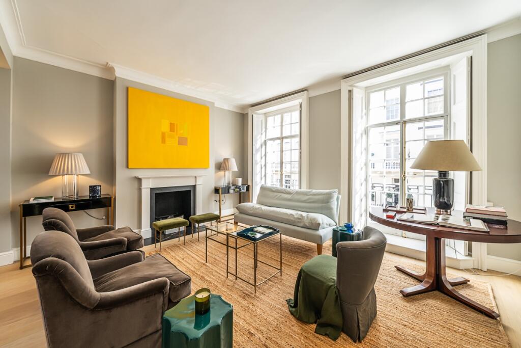 6 bed Mid Terraced House for rent in Chelsea. From Hamptons - Sloane Square