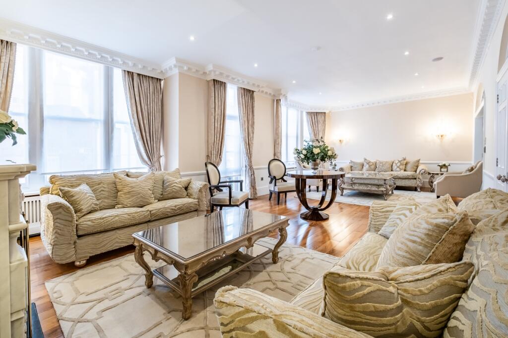 7 bed Mid Terraced House for rent in Chelsea. From Hamptons - Sloane Square