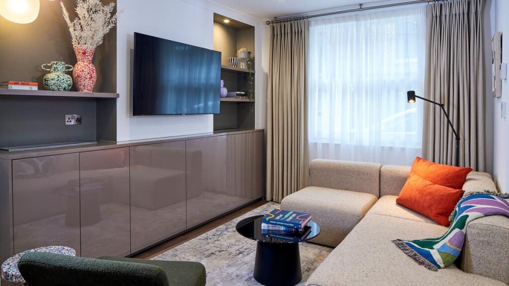 3 bed Mews for rent in Chelsea. From Hamptons - Sloane Square 3 bed Mews for rent in Chelsea. From Hamptons - Sloane Square