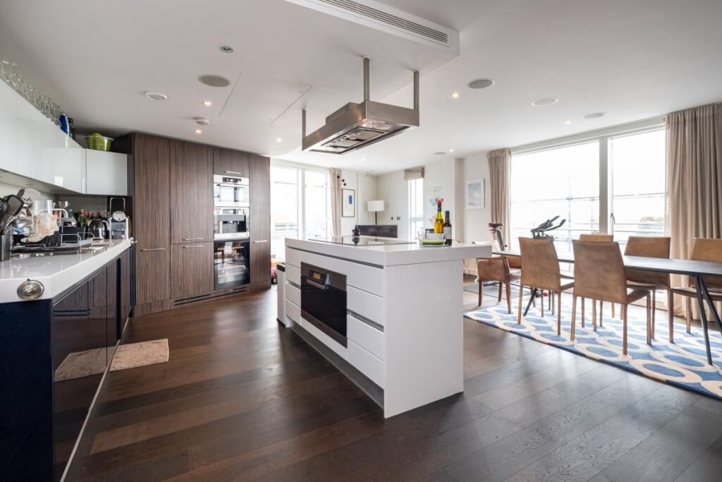 3 bed 1st Floor Flat for rent in Chelsea. From Hamptons - Sloane Square