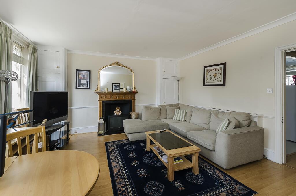 3 bed 1st Floor Flat for rent in Chelsea. From Hamptons - Sloane Square