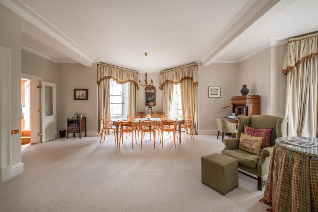 3 bed 1st Floor Flat for rent in Chelsea. From Hamptons - Sloane Square