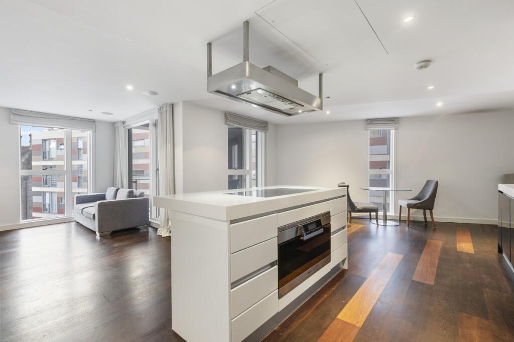 3 bed 1st Floor Flat for rent in Chelsea. From Hamptons - Sloane Square