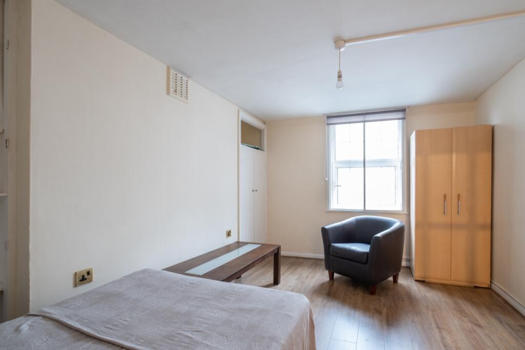 4 bed 1st Floor Flat for rent in Chelsea. From Hamptons - Sloane Square