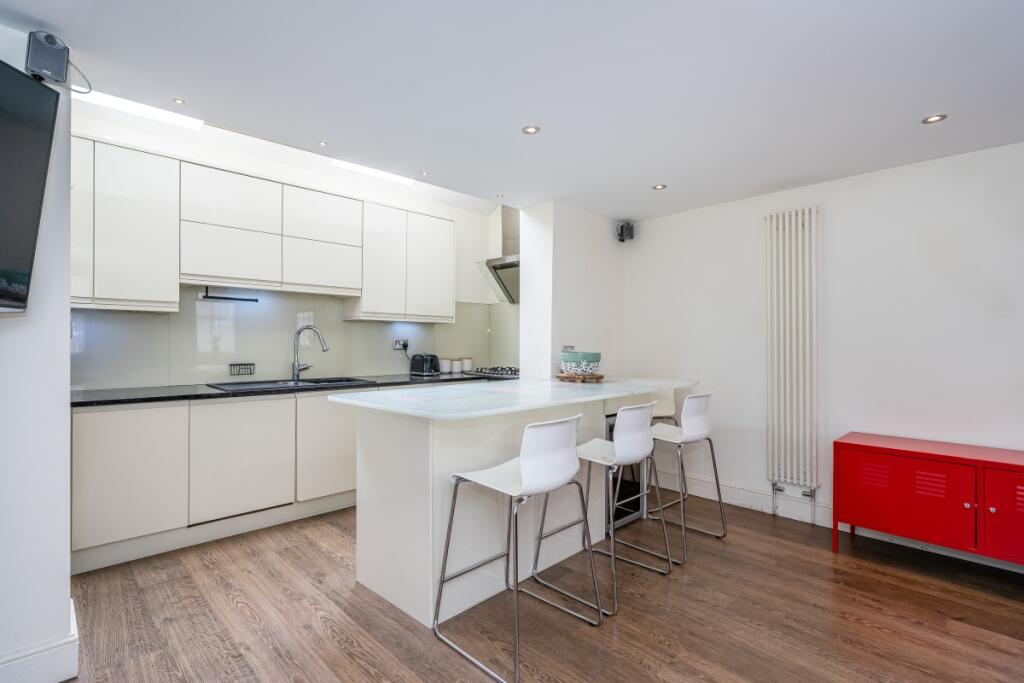 2 bed Mews for rent in Paddington. From Hamptons International Sales - St. Johns Wood