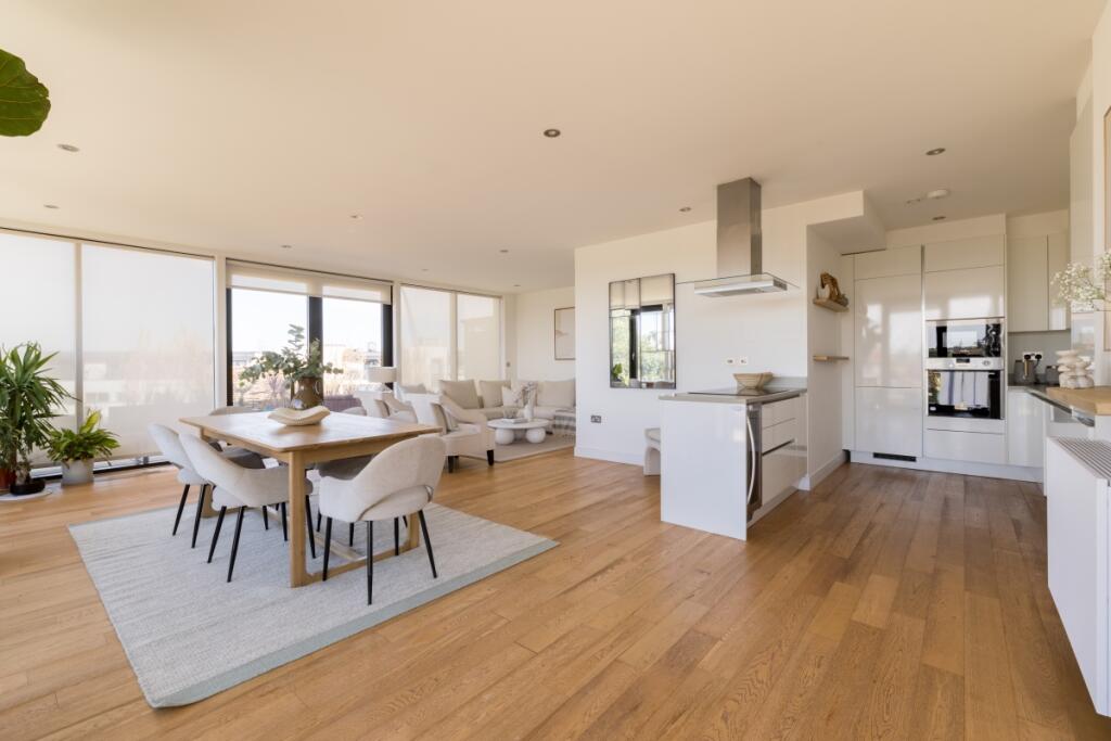 3 bed Apartment for rent in Paddington. From Hamptons International Sales - St. Johns Wood