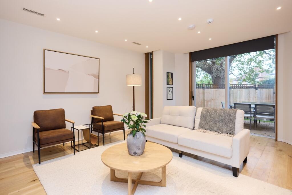 3 bed Mews for rent in Finchley. From Hamptons - Totteridge & Whetstone