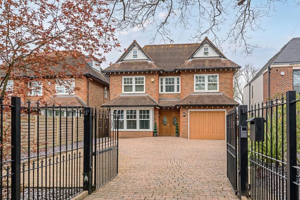 5 bed Detached for rent in Arkley. From Hamptons - Totteridge & Whetstone