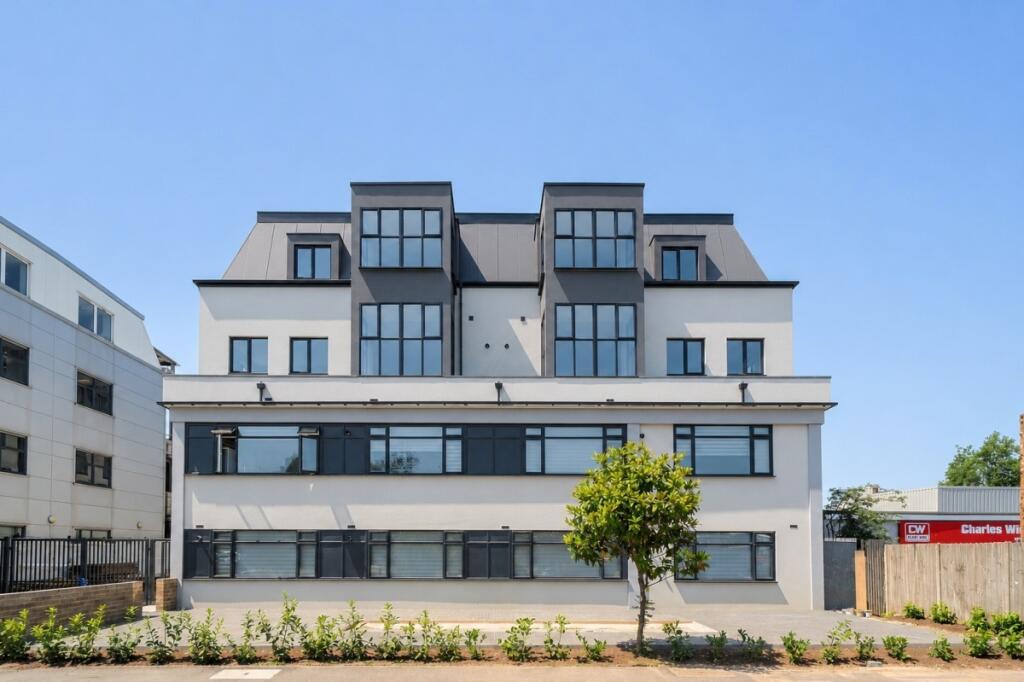 2 bed Apartment for rent in Borehamwood. From Hamptons - Totteridge & Whetstone