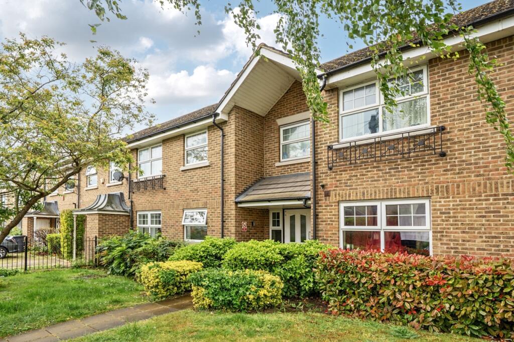 2 bed 1st Floor Flat for rent in Hadley Wood. From Hamptons - Totteridge & Whetstone