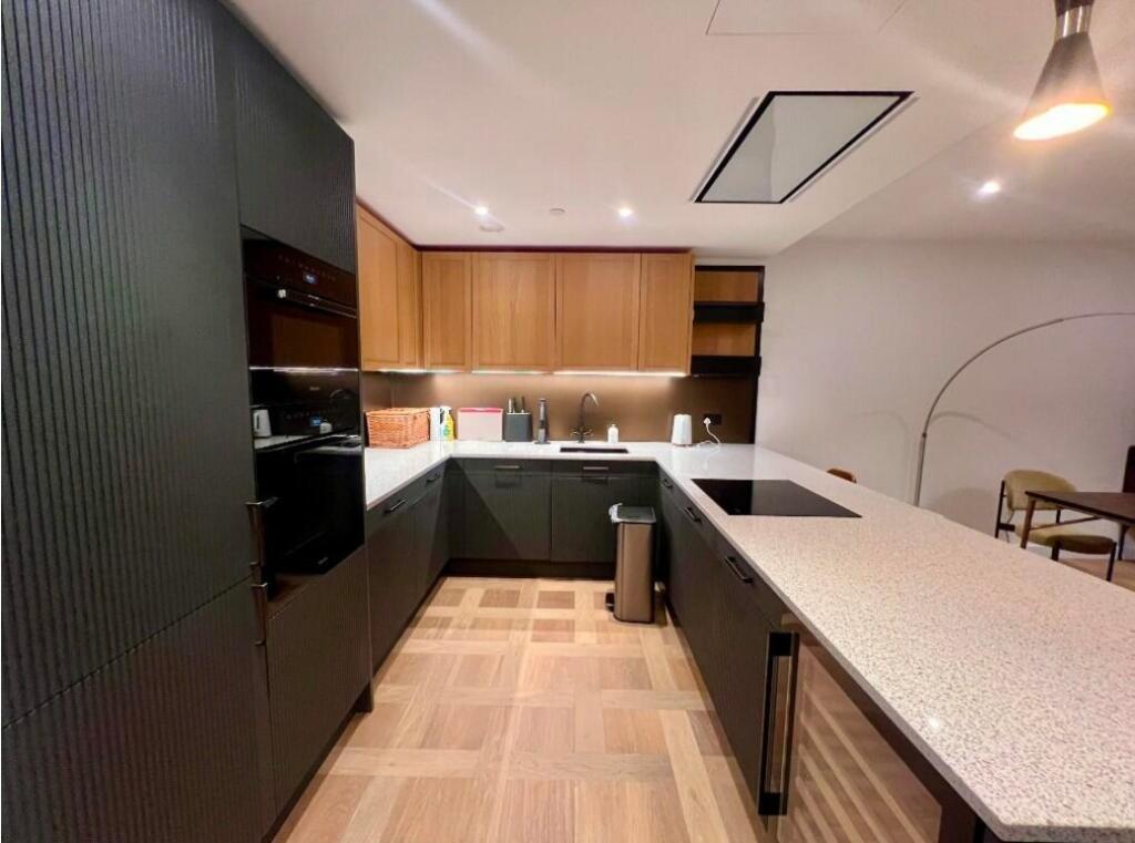 3 bed Apartment for rent in Stepney. From Hamptons - Tower Bridge