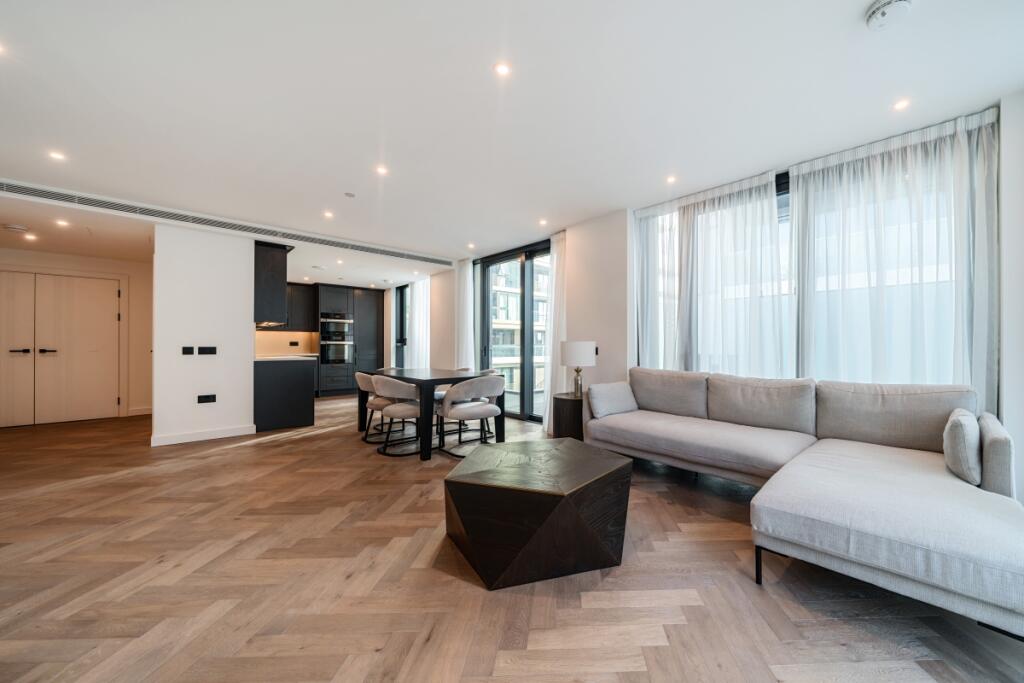 3 bed Apartment for rent in Stepney. From Hamptons - Tower Bridge