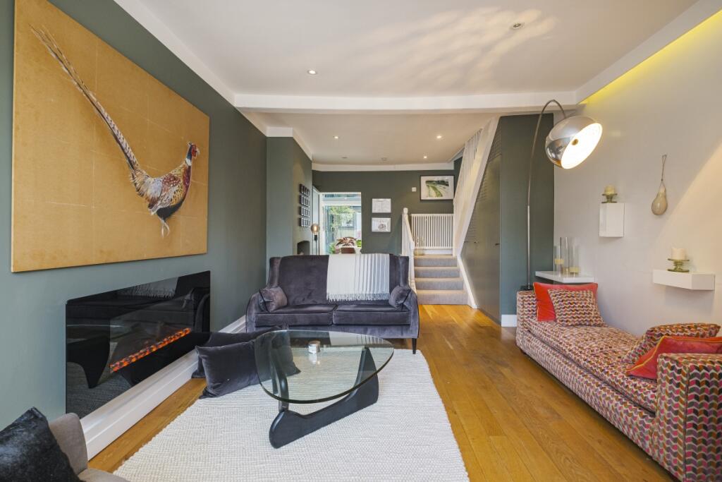 2 bed Mid Terraced House for rent in Bermondsey. From Hamptons - Tower Bridge