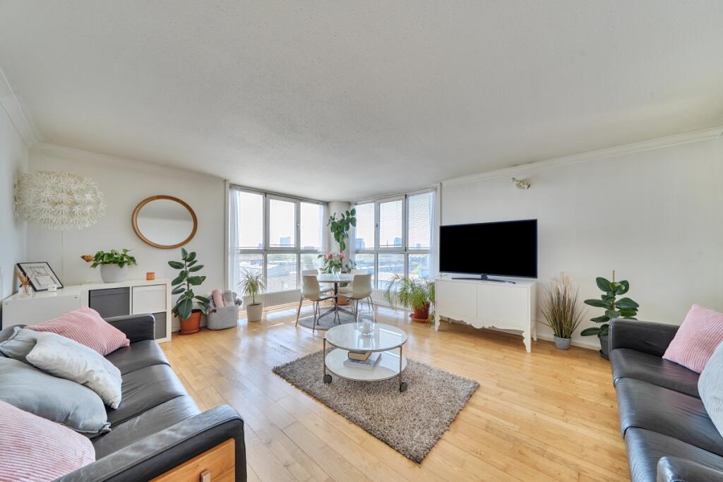 1 bed Apartment for rent in Poplar. From Hamptons - Tower Bridge