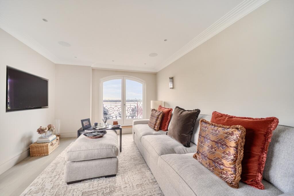 2 bed Apartment for rent in Stepney. From Hamptons - Tower Bridge