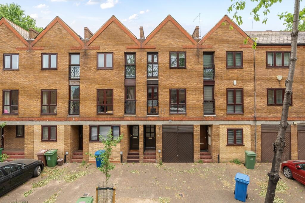 4 bed Mid Terraced House for rent in Deptford. From Hamptons - Tower Bridge