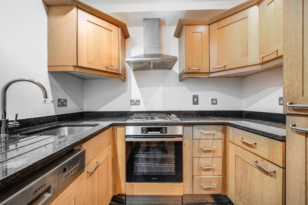 2 bed Apartment for rent in Stepney. From Hamptons - Tower Bridge