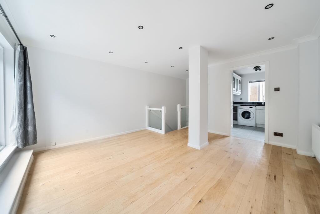 2 bed Mid Terraced House for rent in Bermondsey. From Hamptons - Tower Bridge