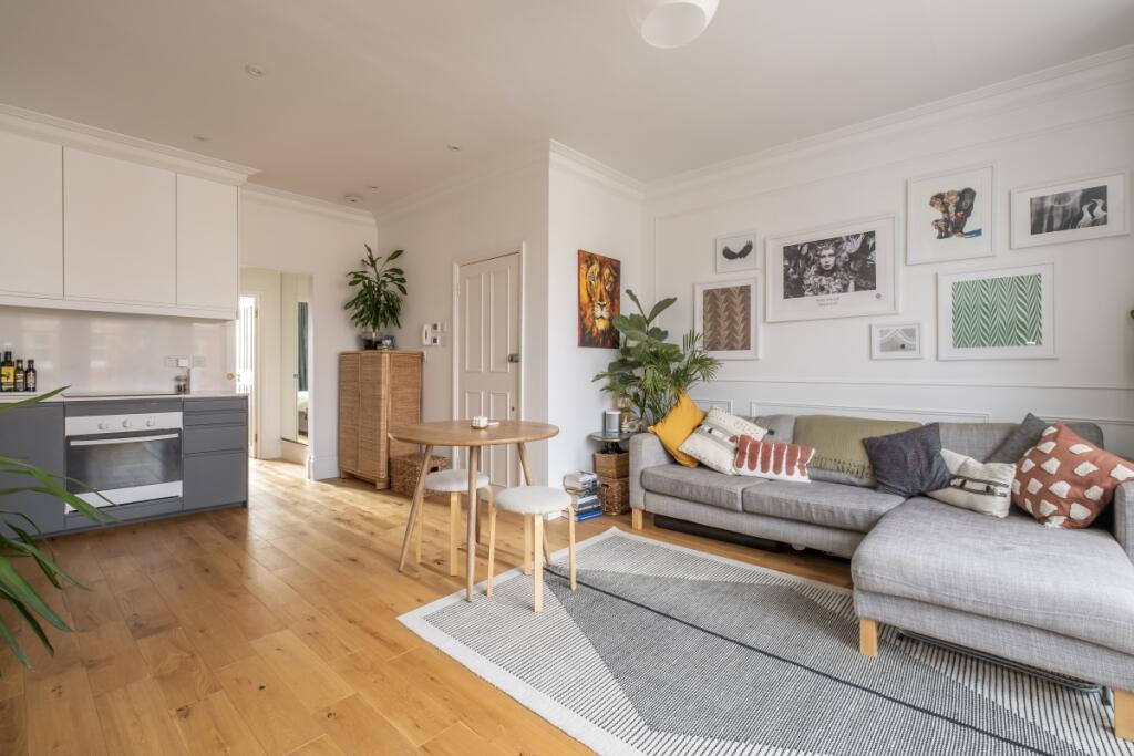 1 bed 1st Floor Flat for rent in Wandsworth. From Hamptons - Wimbledon