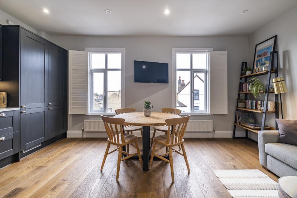 2 bed 1st Floor Flat for rent in Wandsworth. From Hamptons - Wimbledon 2 bed 1st Floor Flat for rent in Wandsworth. From Hamptons - Wimbledon