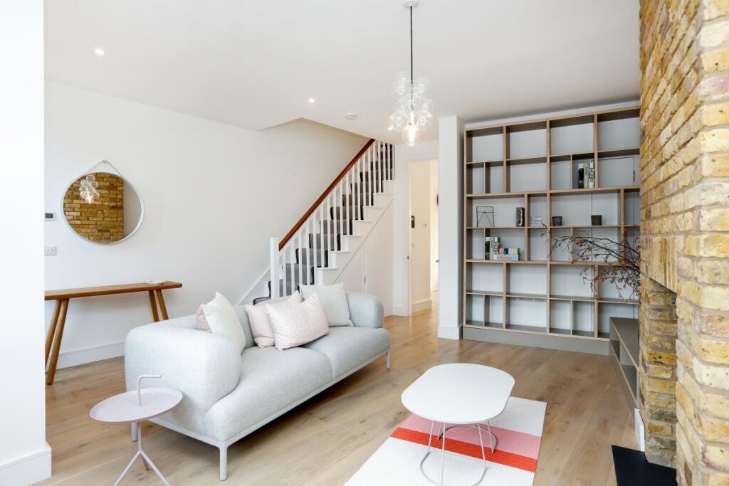 4 bed Mid Terraced House for rent in Wimbledon. From Hamptons - Wimbledon 4 bed Mid Terraced House for rent in Wimbledon. From Hamptons - Wimbledon