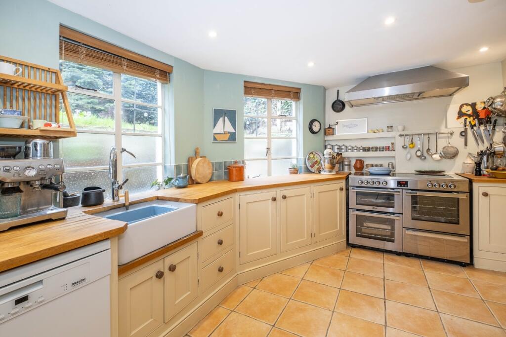 2 bed 1st Floor Flat for rent in Wimbledon. From Hamptons - Wimbledon